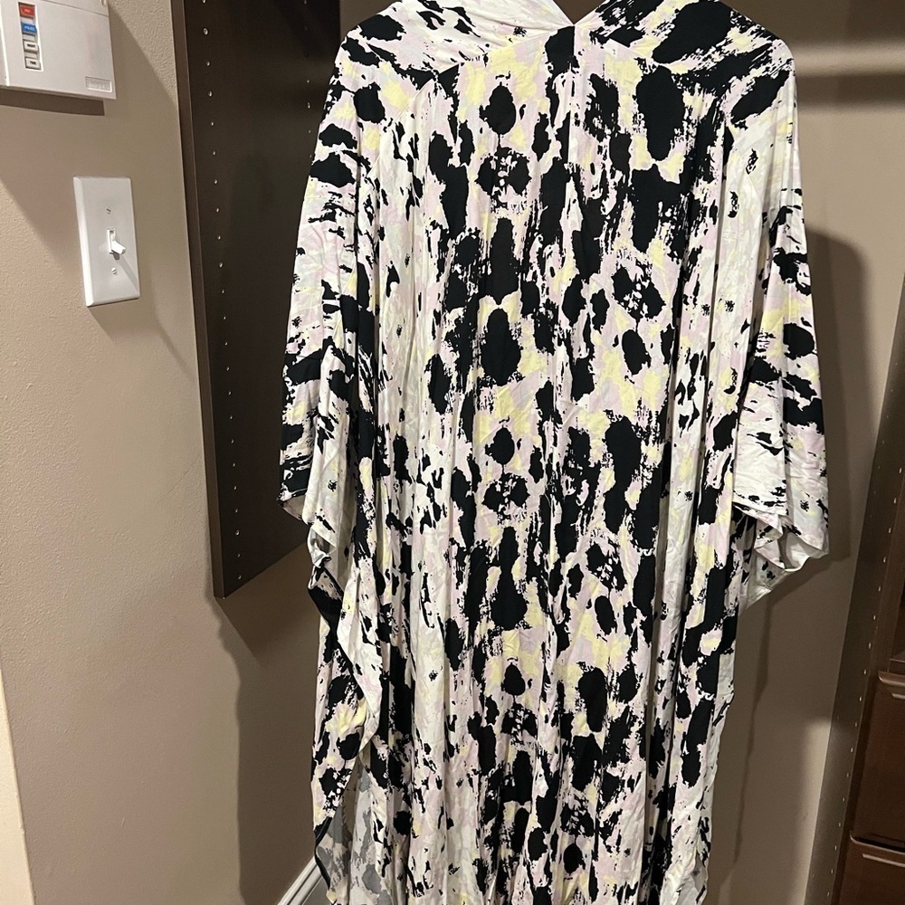 Women’s LIRA Pool/Beach Robe/ Cover Up - Picture 3 of 5